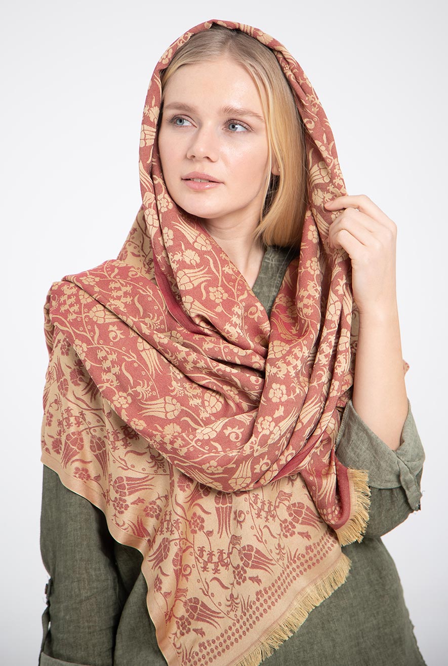 Light garnet shawl