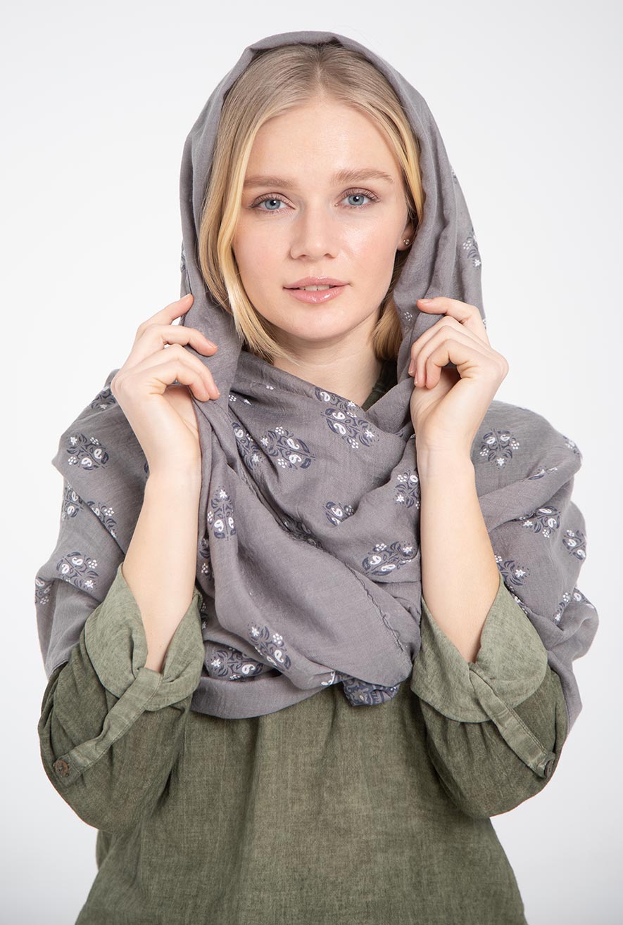 Gray shawl with print