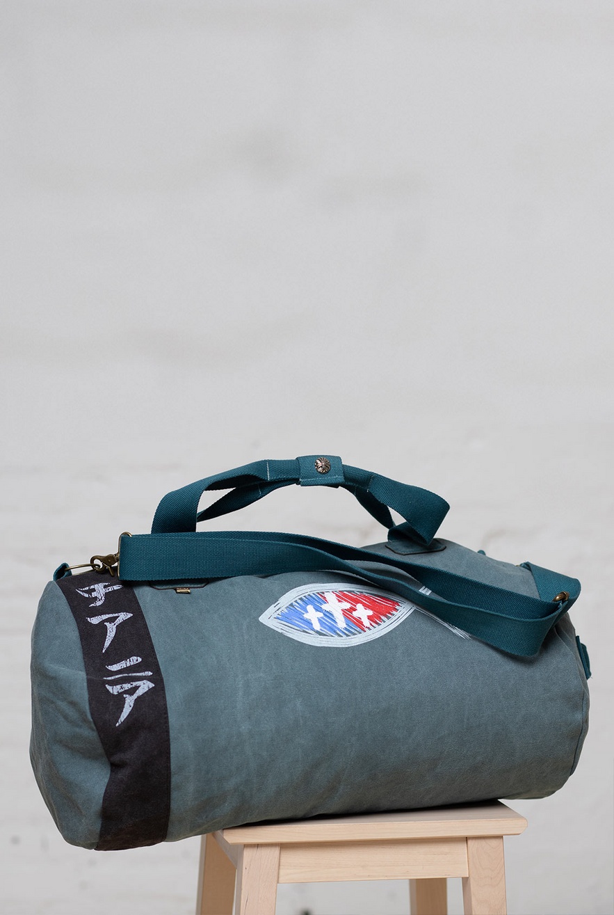 Travel bag with the symbol "Ichthys"