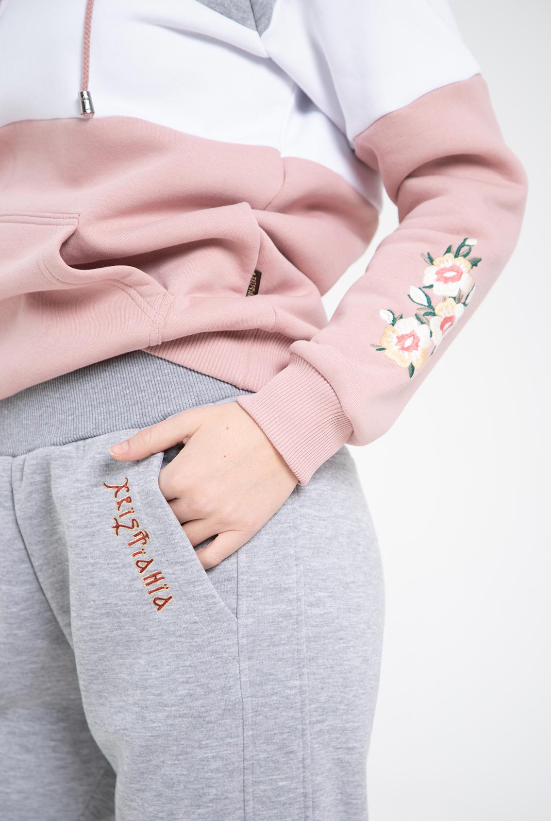 Tracksuit with embroidery 